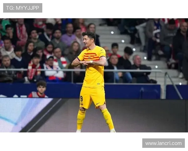 莱万闪耀两传一射助巴萨客场三球完胜马竞豪取联赛八轮不败