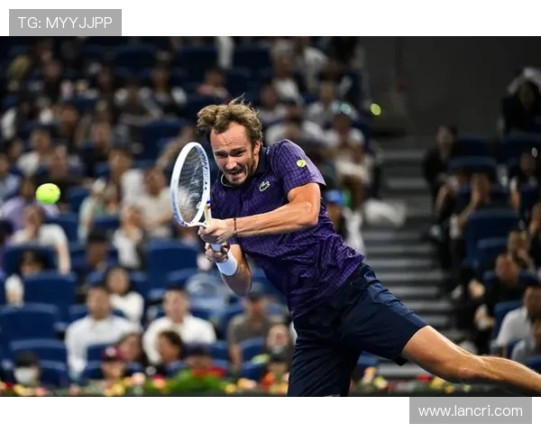 中网半决赛误判成焦点梅德韦杰夫抗议判罚引发热议