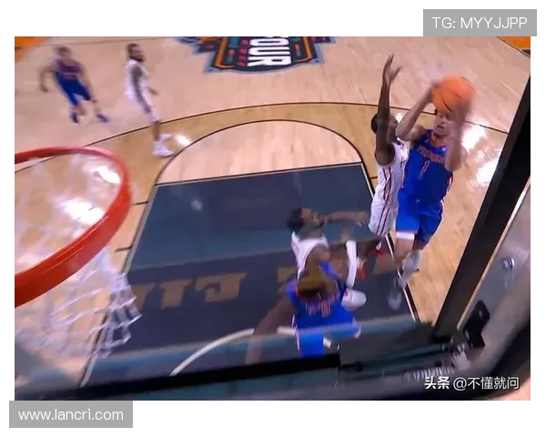 夏普强势突破对抗上篮打进 并造成犯规加罚成功 夏普强势突破对抗上篮打进 并造成犯规加罚成功