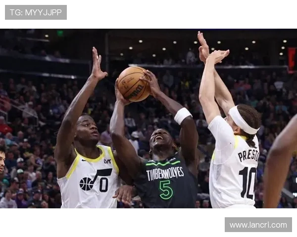 爱德华兹砍35分领衔全队表现 森林狼轻取爵士迎来胜利